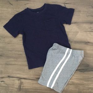Carters Navy T-shirt boys 4 with pocket